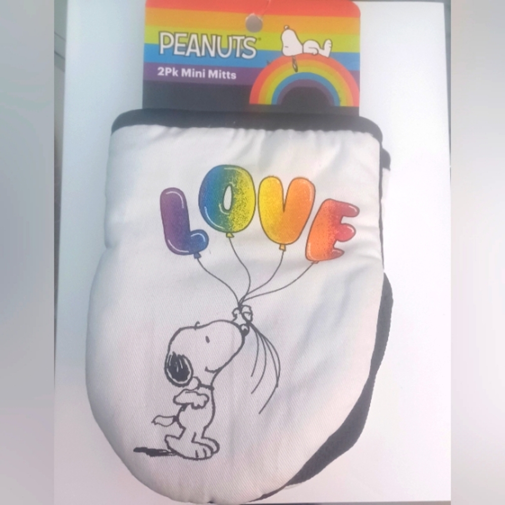 Peanuts Snoopy Love mini oven mitts..set of 2